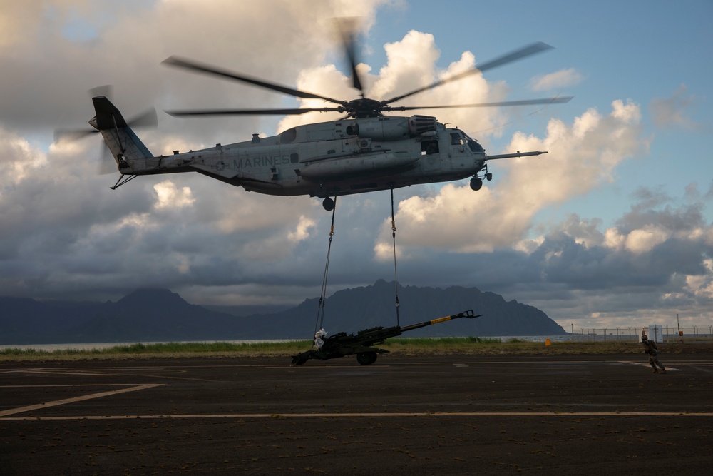 CLB-3 hooks up, HMH-463 takes off