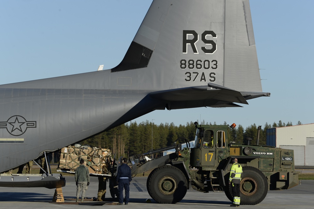 F-16s arrive for Trident Juncture 2018