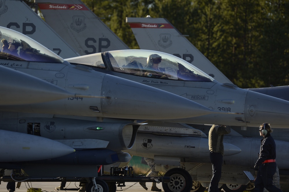 F-16s arrive for Trident Juncture 2018