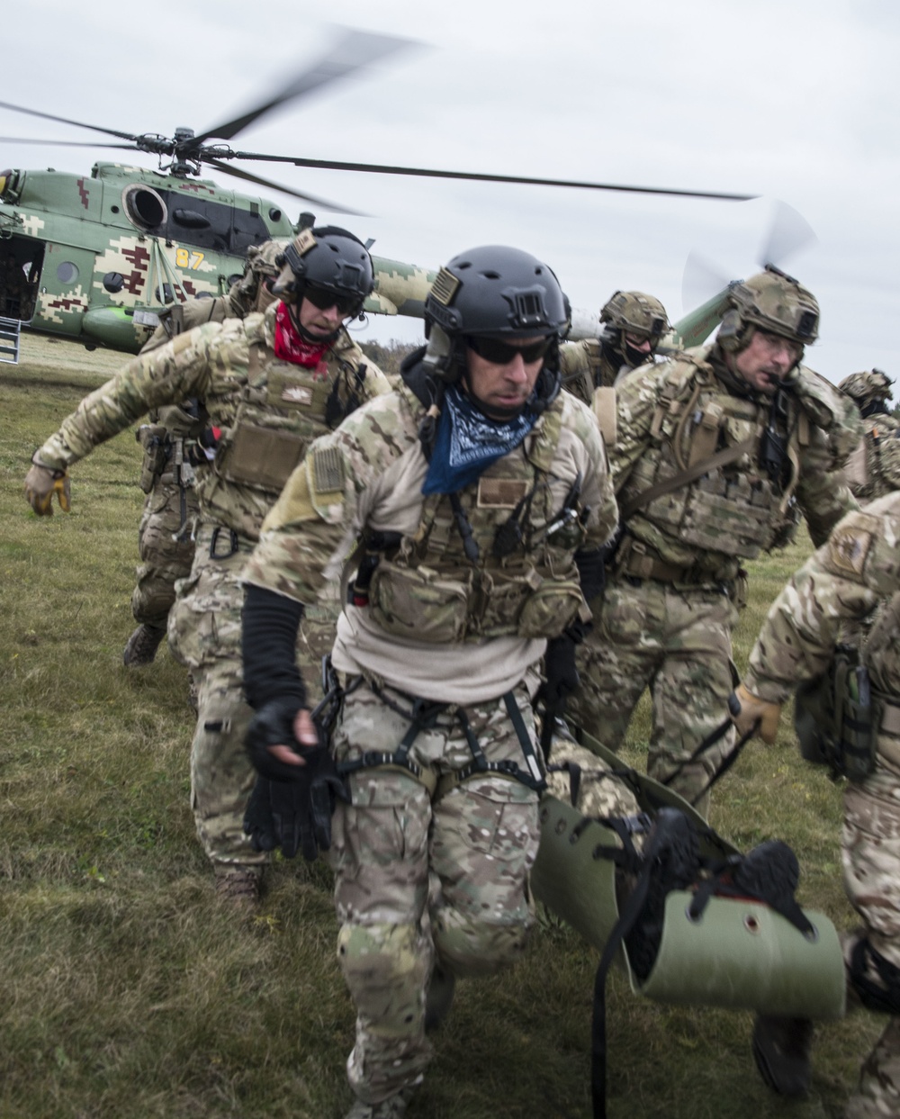 Pararescuemen Take Their Training to Ukraine for Clear Sky 2018
