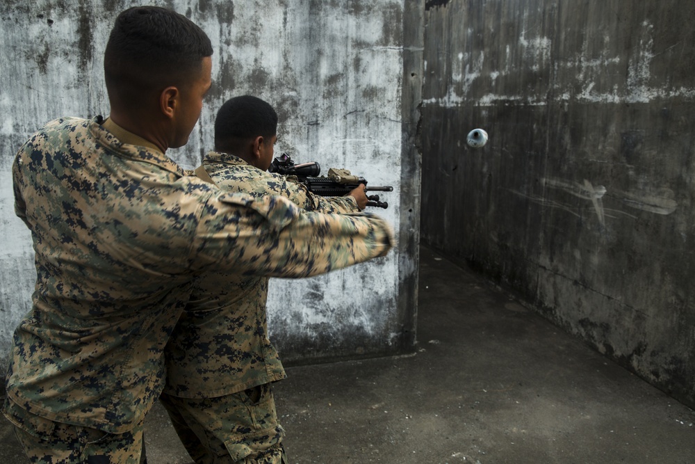 U.S., Philippine Marines conduct urban combat training during KAMANDAG 2