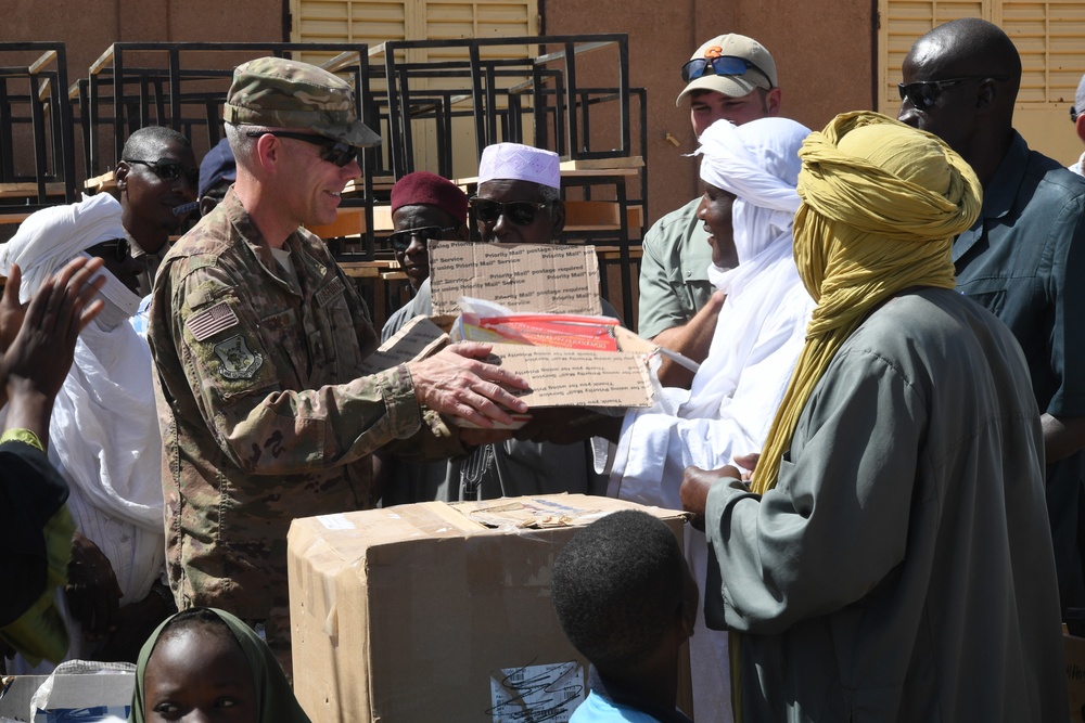 U.S. military donates desks, school supplies to Agadez primary school