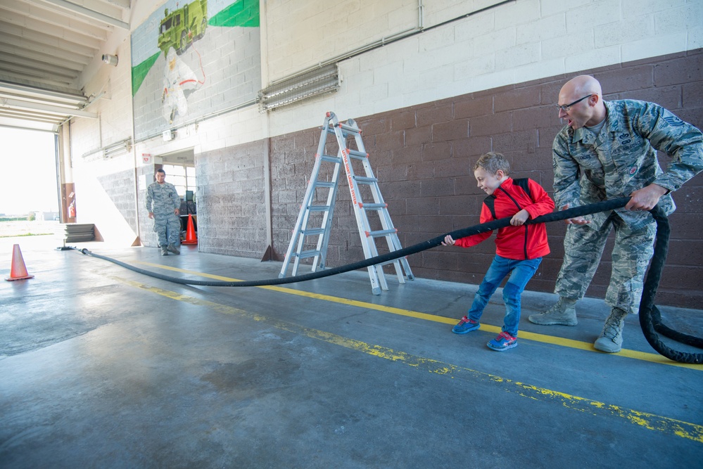 Fire Prevention Week: Belgian childs visit Fire Station