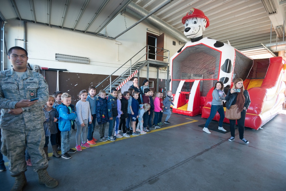 Fire Prevention Week: Belgian childs visit Fire Station