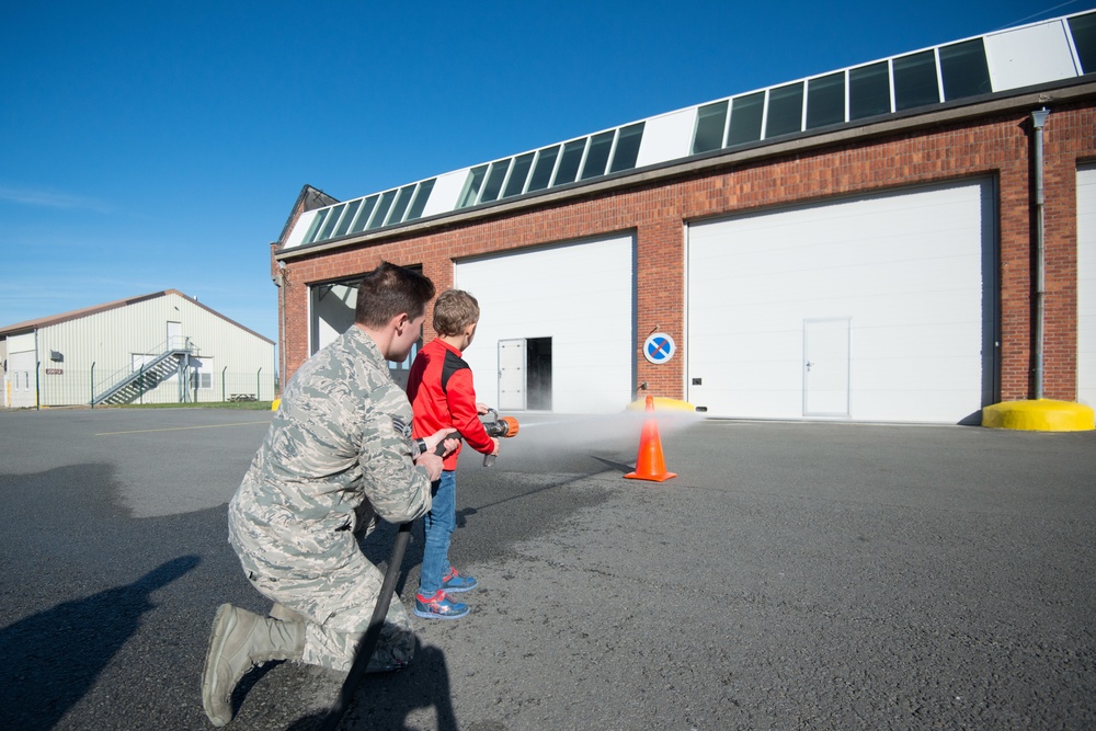 Fire Prevention Week: Belgian childs visit Fire Station