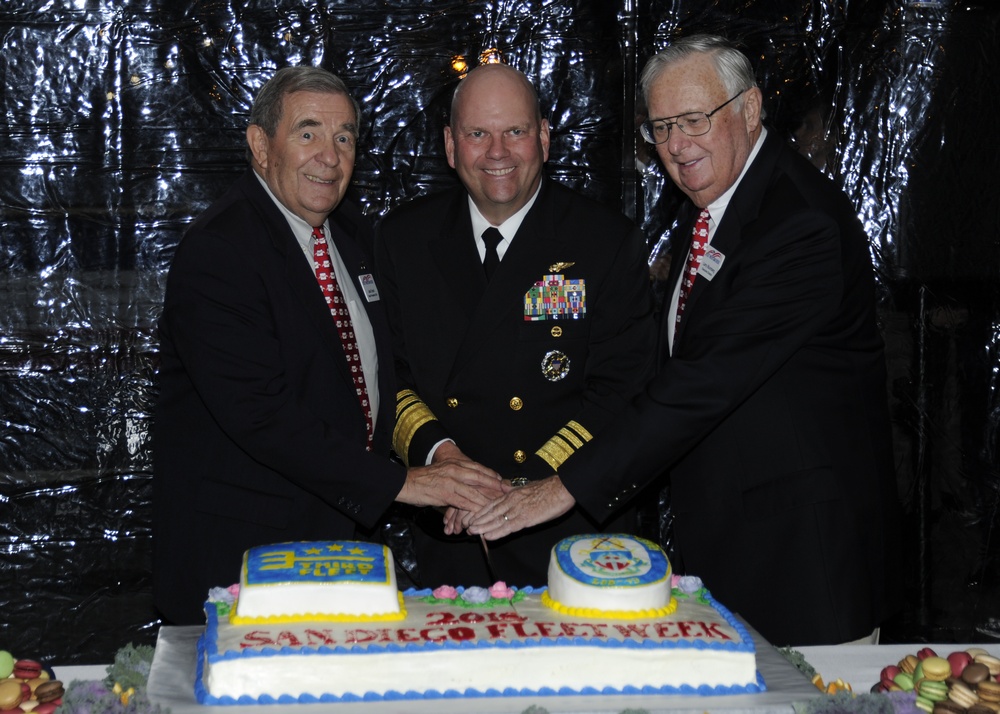 Commander, U.S. 3rd Fleet attends Fleet Week San Diego opening reception aboard USS Harpers Ferry (LSD 49)