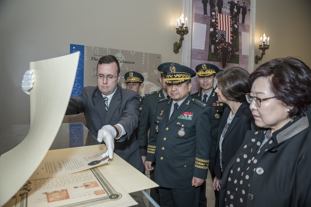 Chairman of the Republic of Korea Joint Chiefs of Staff Gen. Park Hanki Participates in an Armed Forces Full Honors Wreath-Laying Ceremony at the Tomb of the Unknown Soldier