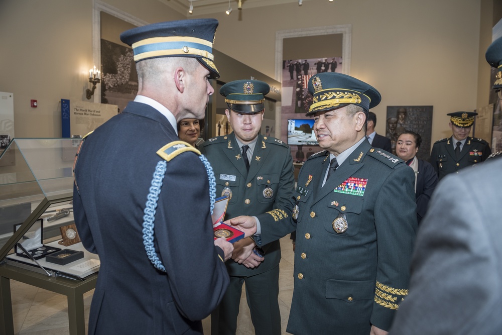 Chairman of the Republic of Korea Joint Chiefs of Staff Gen. Park Hanki Participates in an Armed Forces Full Honors Wreath-Laying Ceremony at the Tomb of the Unknown Soldier