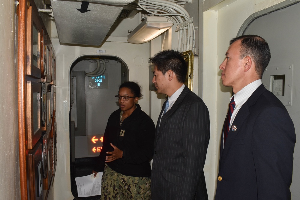 Principal Deputy Director of SOFA Division, North American Affairs Bureau, Ministry of Foreign Affairs of Japan visits USS Germantown