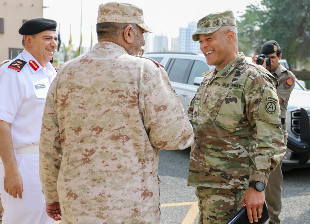 Lt. Gen. Michael X. Garrett Meets With Commanders of Kuwait Land and Naval Forces