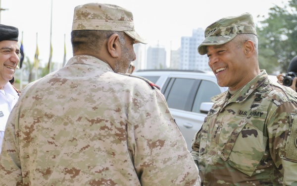 Lt. Gen. Michael X. Garrett Meets With Commanders of Kuwait Land and Naval Forces