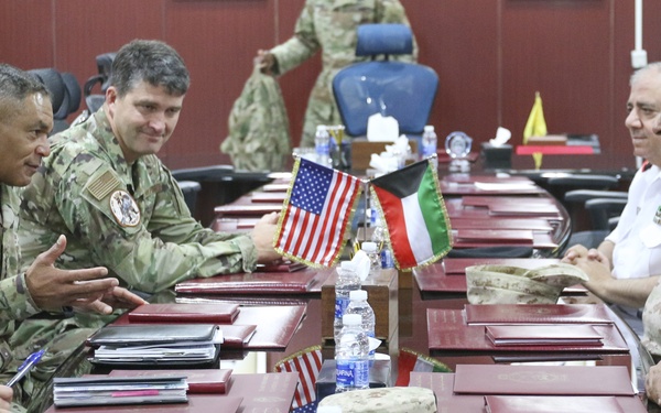 Lt. Gen. Michael X. Garrett Meets With Commanders of Kuwait Land and Naval Forces