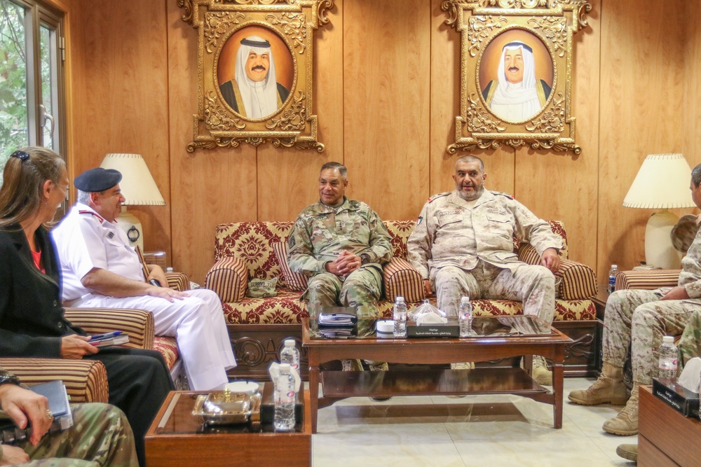 Lt. Gen. Michael X. Garrett Meets With Commanders of Kuwait Land and Naval Forces