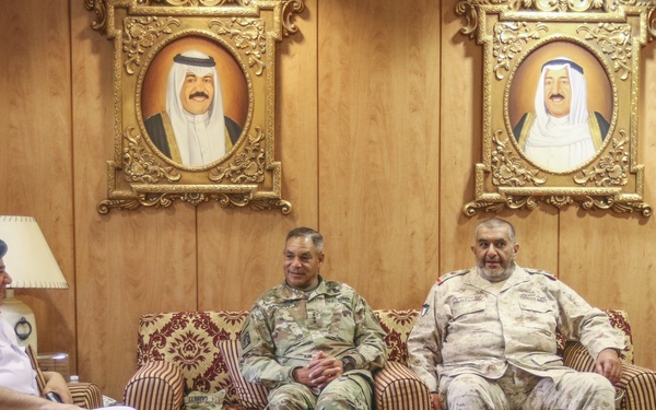 Lt. Gen. Michael X. Garrett Meets With Commanders of Kuwait Land and Naval Forces