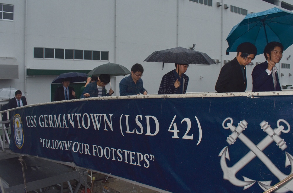 Fukuoka University Students visit USS Germantown