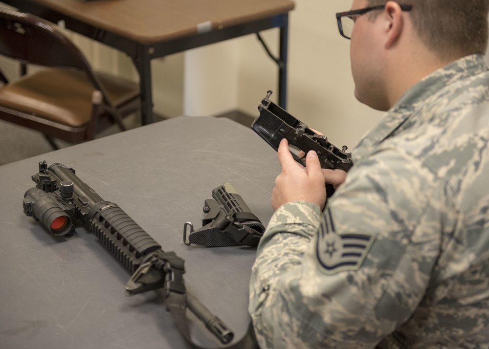 DVIDS - Images - 212th EIS Airmen conduct weapons training [Image 13 of 27]