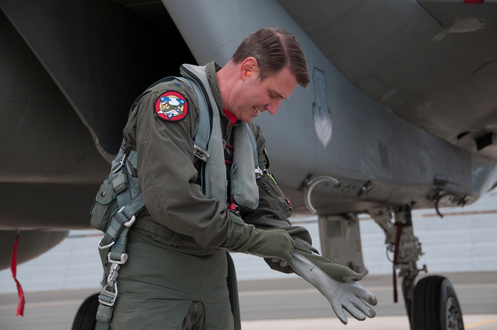 Lieutenant Colonel Jeffrey &quot;Monty&quot; Beckel Completes Fini Flight