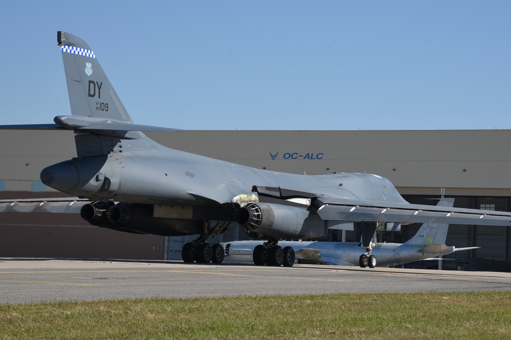 B-1B 86-0109 arrives at Tinker AFB for overhaul after ferry from Midland, Texas