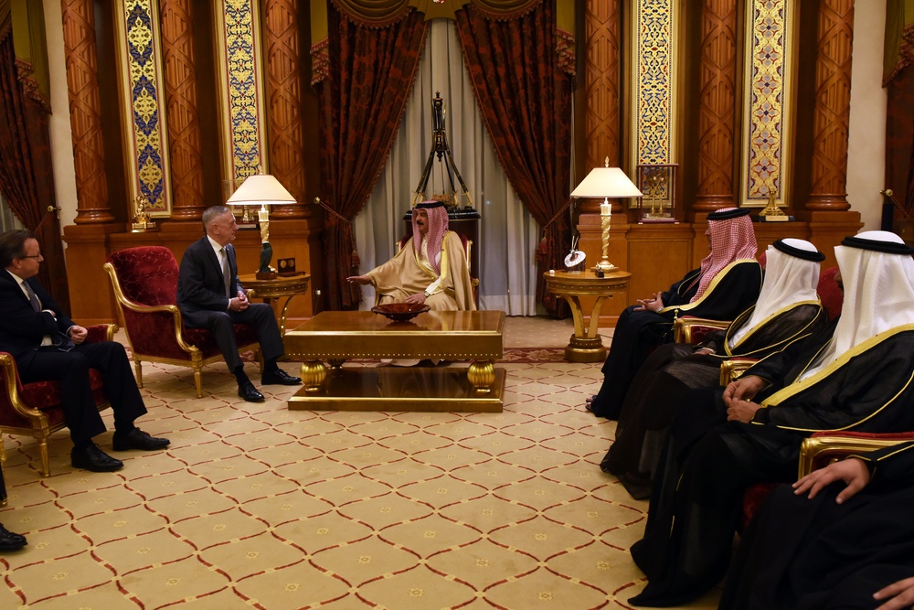 Mattis Meets With Bahrain's King