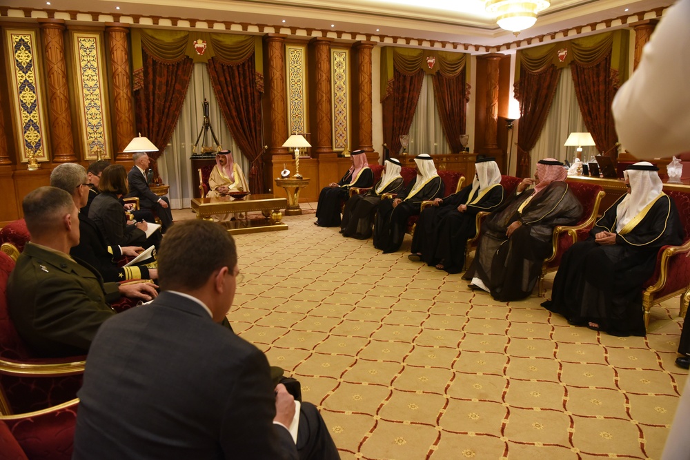 Mattis Meets with Bahrain’s King