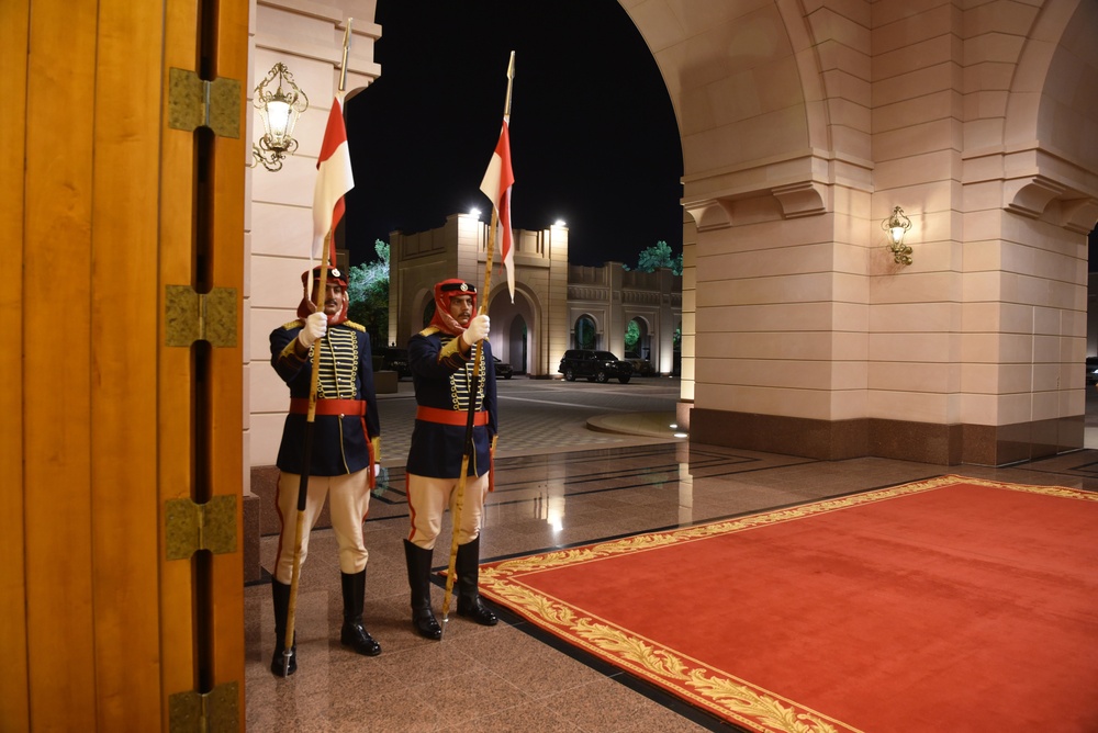 Mattis Meets with Bahrain’s King