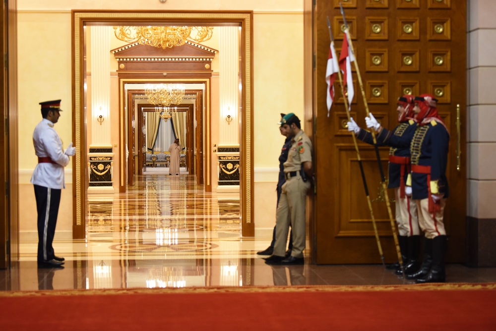 Mattis Meets with Bahrain’s King