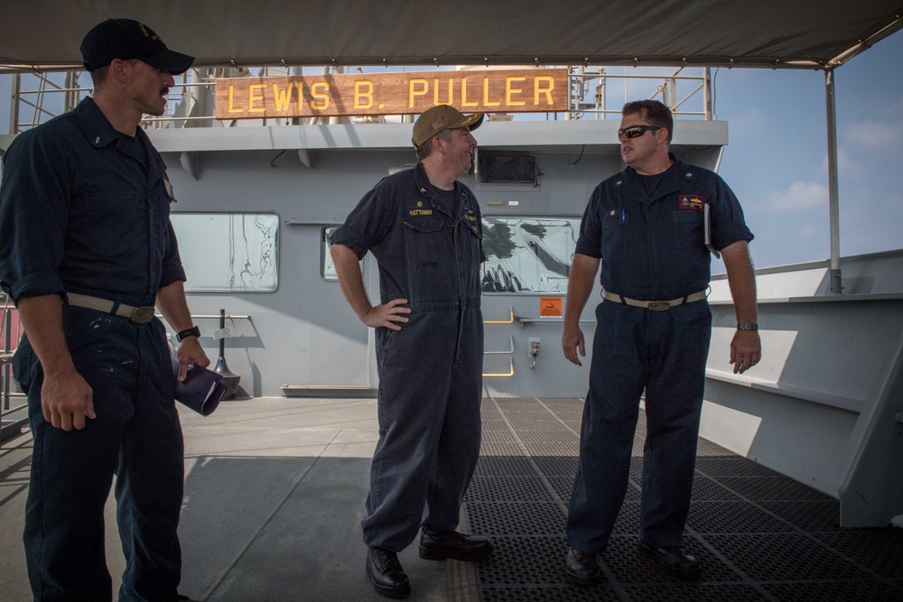 USS Jason Dunham visits USS Lewis B. Puller
