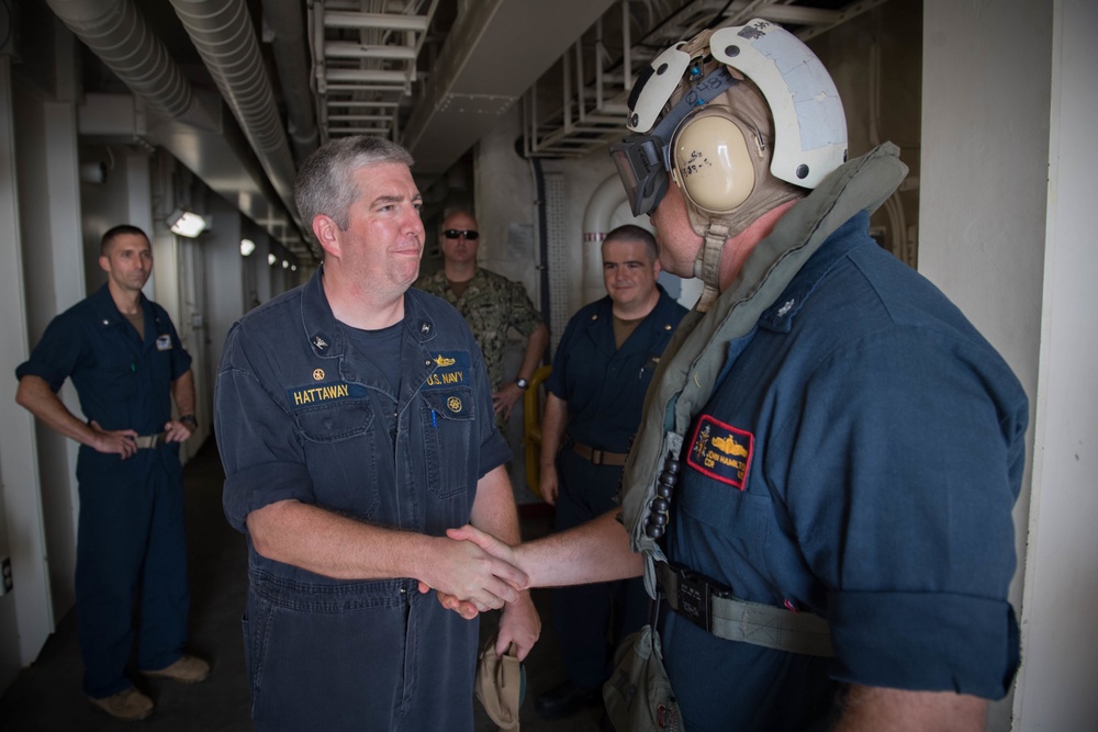 USS Jason Dunham visits USS Lewis B. Puller