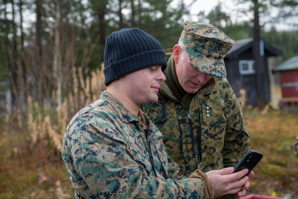 Lt. Gen. Mark A. Brilakis meets with 2nd Marine Division Marines in Norway