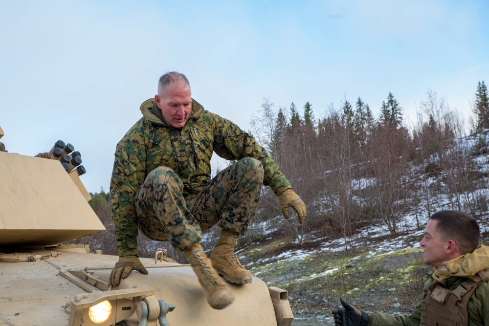 Lt. Gen. Mark A. Brilakis meets with 2nd Marine Division Marines in Norway