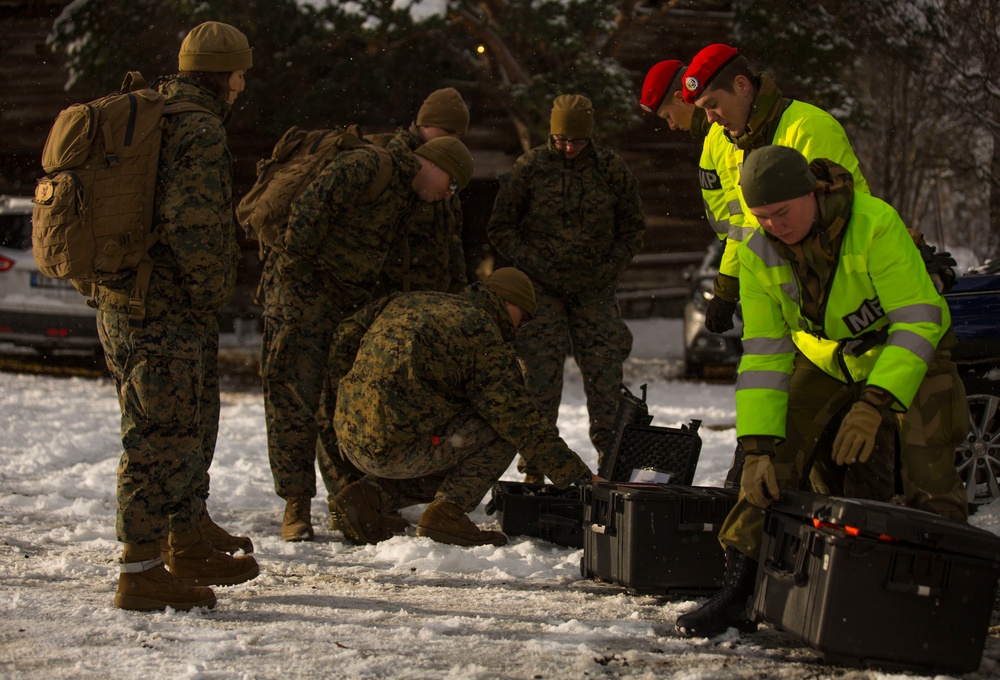 U.S. Marines and Norwegian Soldiers conduct joint military police training