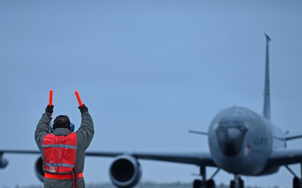 A Bloody Hundredth KC-135 refuels Finnish, Canadian F-18s for Exercise Trident Juncture 18