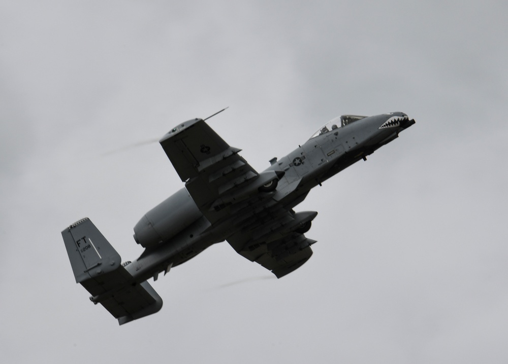 Hurlburt Field hosts aerial demonstration for recent MOH recipient