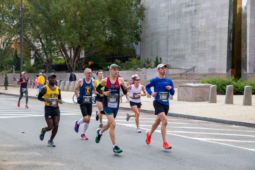 DVIDS - Images - Marine Corps 10k Marathon [Image 9 of 15]