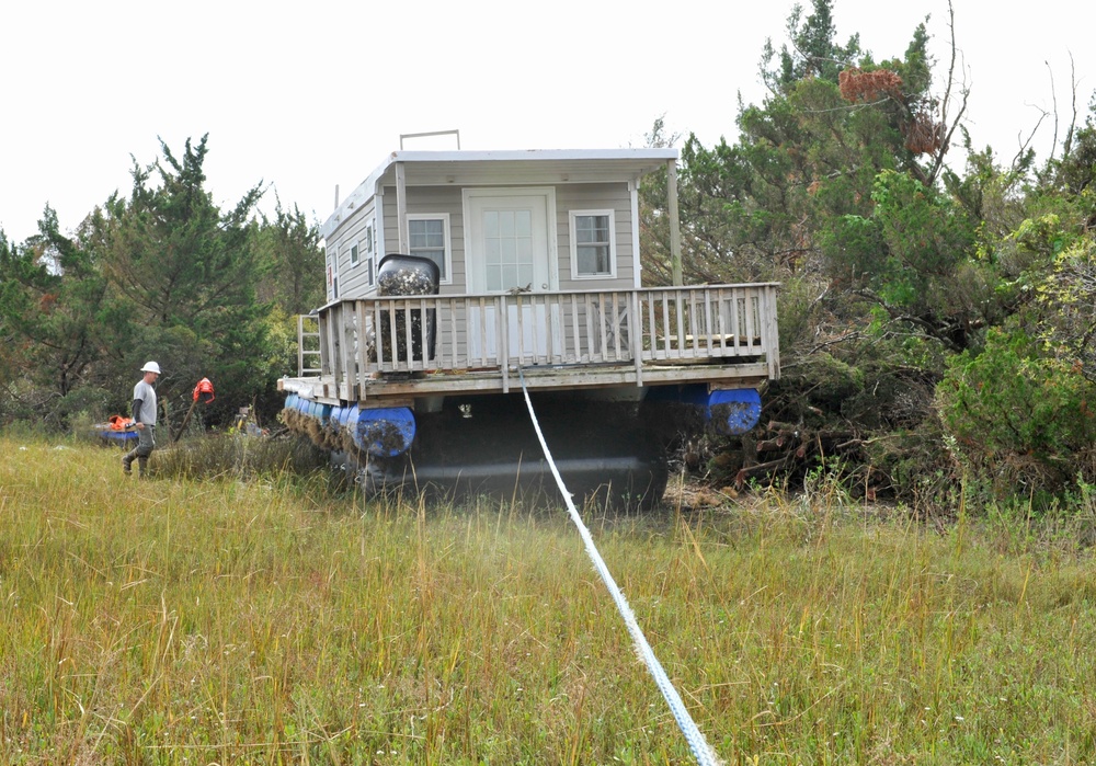 Emergency Support Function-10 Unified Command works to remove a displaced houseboat from the Rachel Carson Reserve, N.C.