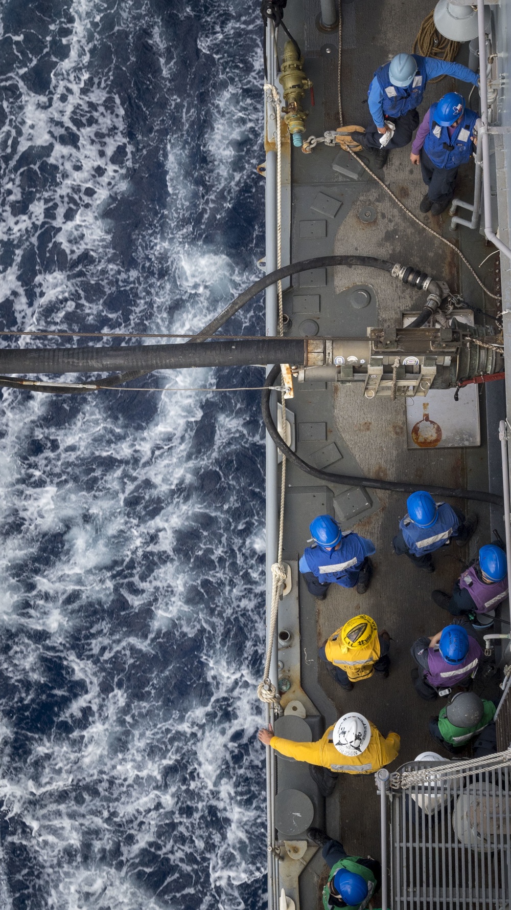 Sailors, assigned to the Ticonderoga-class guided-missile cruiser USS Chancellorsville (CG 62), refuels the ship with the Military Sealift Command fleet replenishment oiler USNS Tippecanoe (T-AO 199) during a replenishment-at-sea