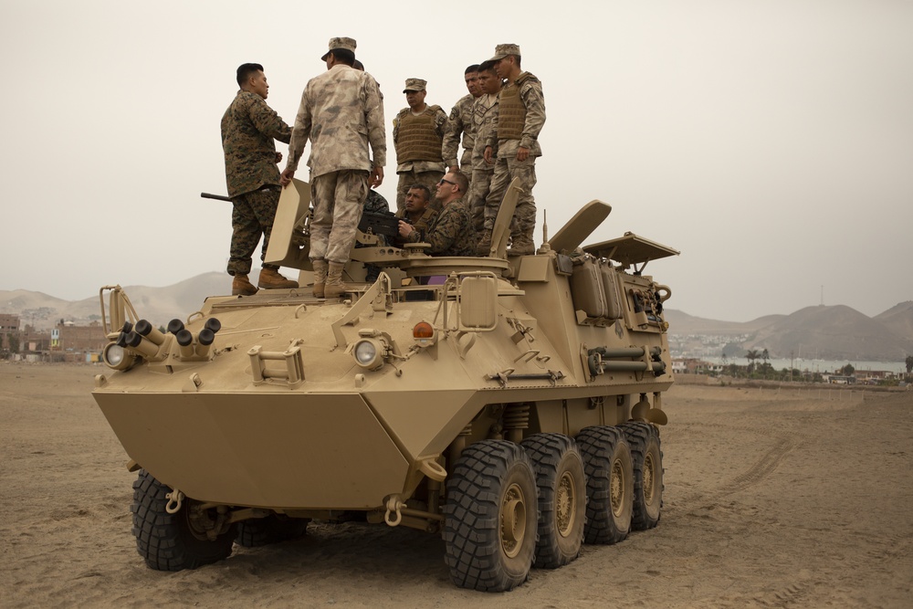 U.S. Marines, Peruvian Naval Infantry cover down on AAV's