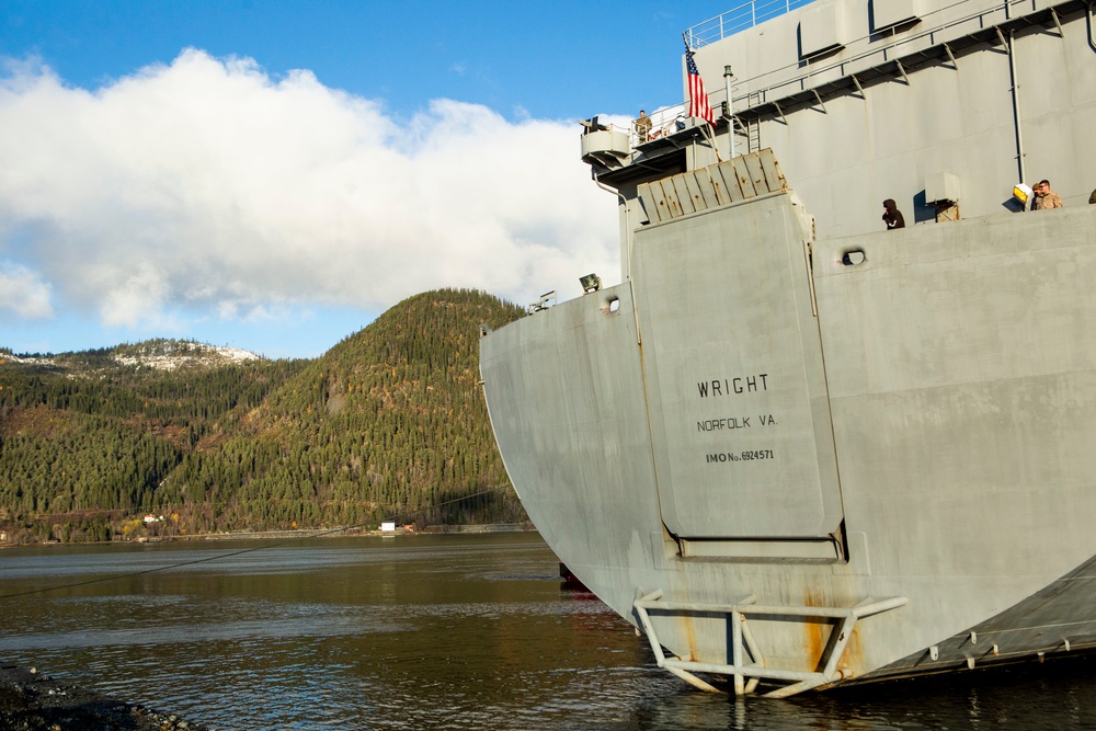 SS Wright (T-AVB-3) arrives in Norway during Trident Juncture 18