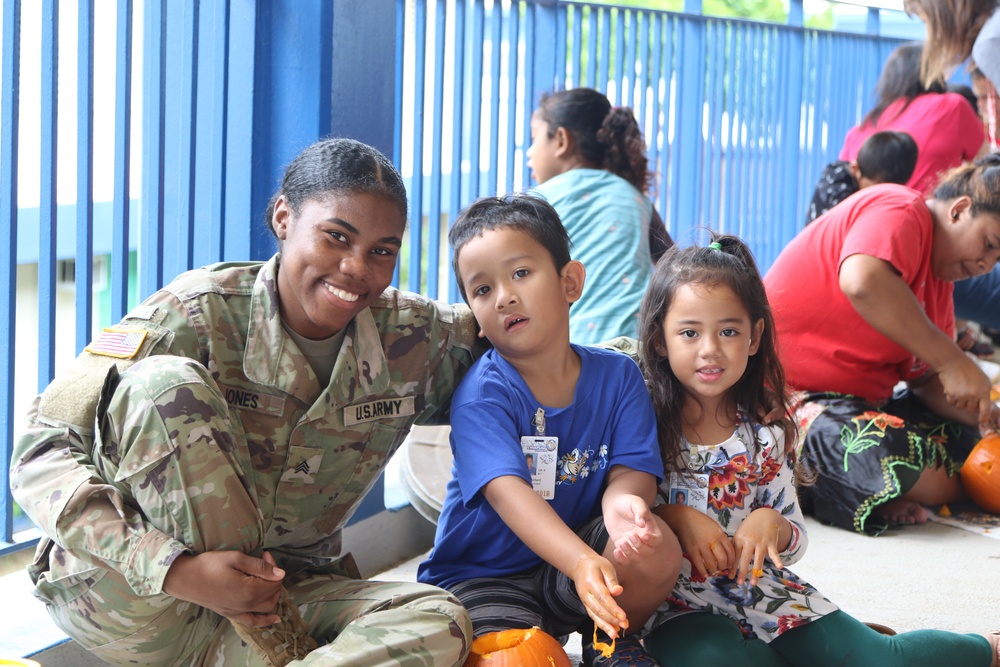 94th AAMDC Soldiers participate in local pumpkin carving event