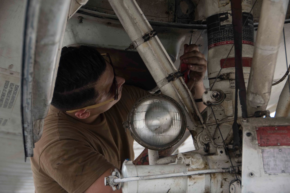 VP-46 crew fixes aircraft