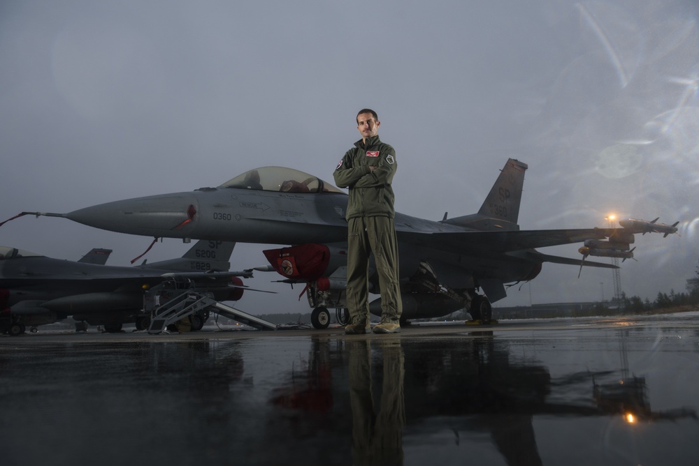 Lt. Col. Richard surpasses 2,000 flying hours milestone