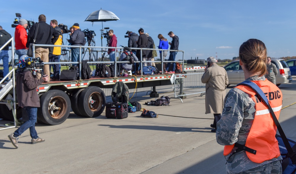 Air Force Medic Watches White House Press Pool