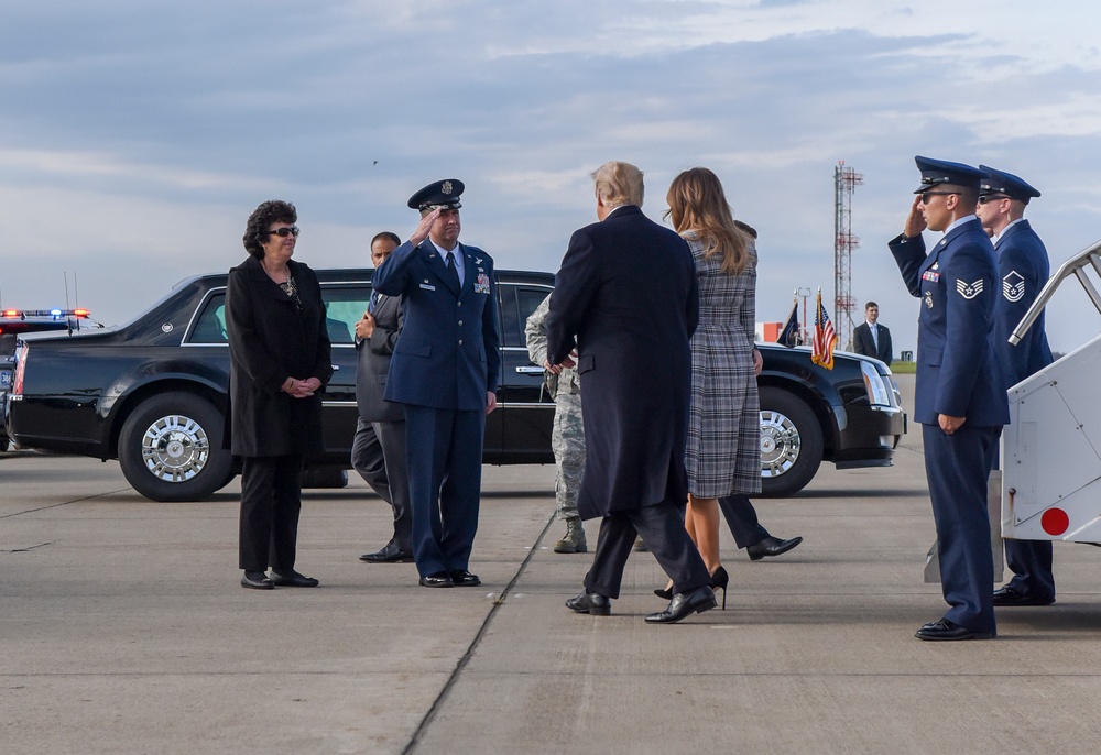 171st Wing Commander Salutes President Trump Upon Arrival in Pittsburgh