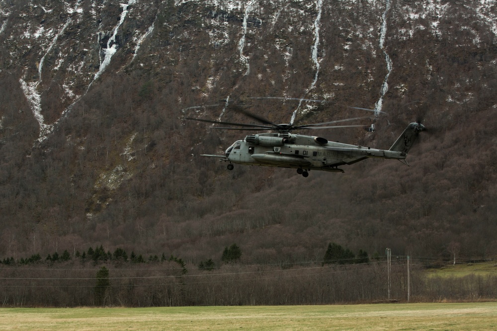 MAG-29, 2/2 execute air assault during Trident Juncture 18