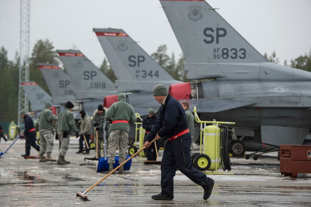 TRIDENT JUNCTURE 18 - OCT 31 - Sweden