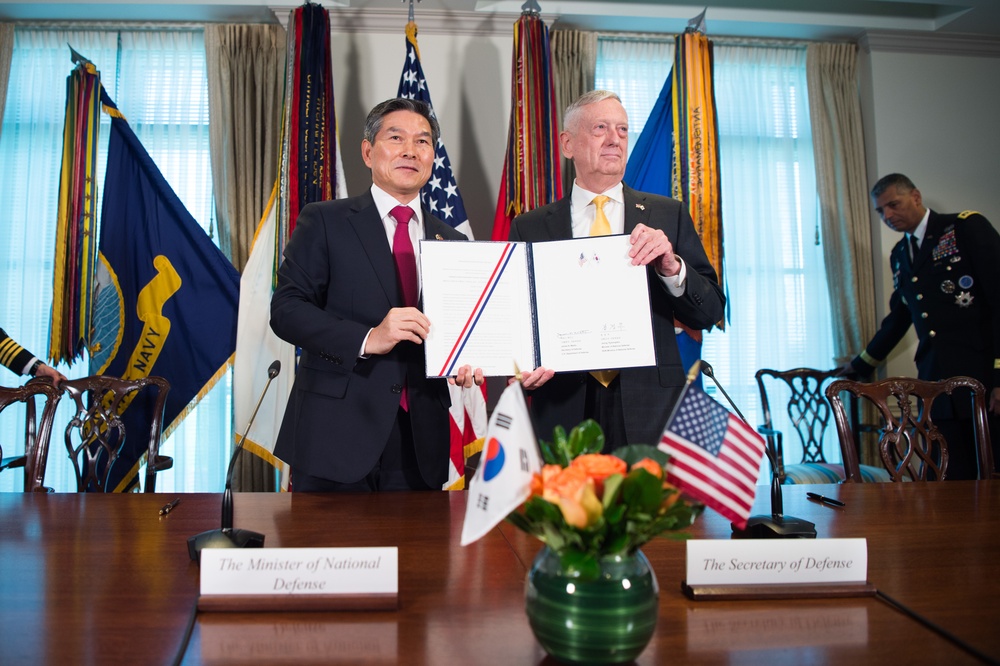 SD meets with ROK MinDef for 2018 SCM