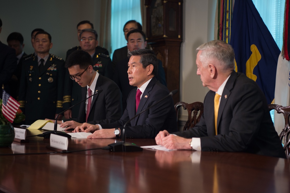 SD meets with ROK MinDef for 2018 SCM