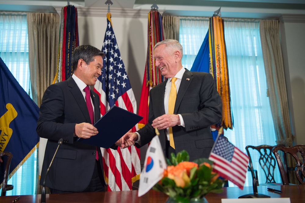 SD meets with ROK MinDef for 2018 SCM