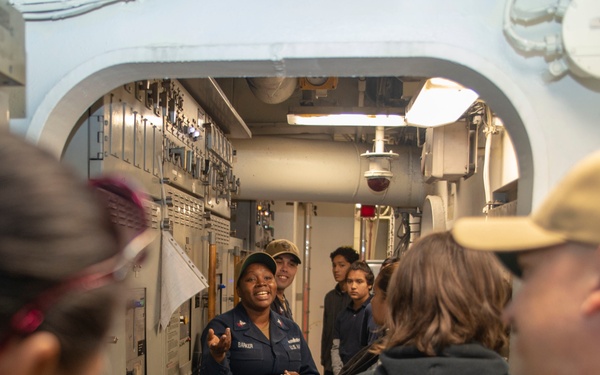 USS Bonhomme Richard Hosts Vista Student Center Charter School