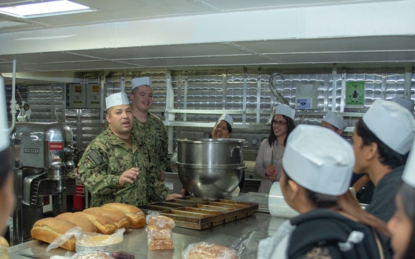 USS Bonhomme Richard Hosts Vista Student Center Charter School